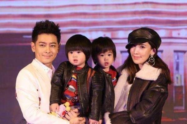 6 fangirl thành công cưới được thần tượng: Dùng cả thanh xuân theo đuổi để đổi một cái gật đầu 6 fangirl thành công cưới được thần tượng: Dùng cả thanh xuân theo đuổi để đổi một cái gật đầu