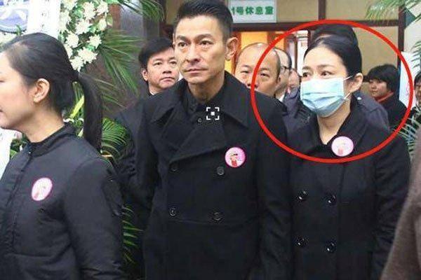 6 fangirl thành công cưới được thần tượng: Dùng cả thanh xuân theo đuổi để đổi một cái gật đầu 6 fangirl thành công cưới được thần tượng: Dùng cả thanh xuân theo đuổi để đổi một cái gật đầu