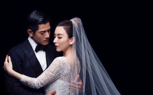 6 fangirl thành công cưới được thần tượng: Dùng cả thanh xuân theo đuổi để đổi một cái gật đầu 6 fangirl thành công cưới được thần tượng: Dùng cả thanh xuân theo đuổi để đổi một cái gật đầu