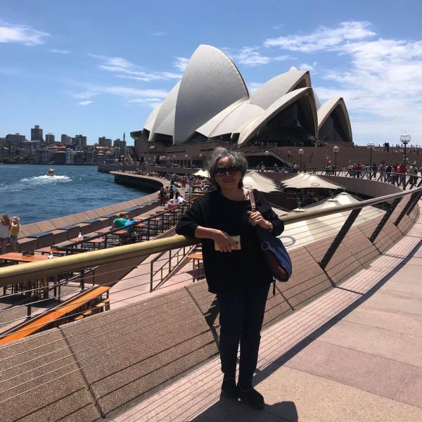 Cô gái 17 tuổi đưa bà đến Sydney xem concert của thần tượng 'gây sốt' cộng đồng mạng vì quá đáng yêu Cô gái 17 tuổi đưa bà đến Sydney xem concert của thần tượng 'gây sốt' cộng đồng mạng vì quá đáng yêu
