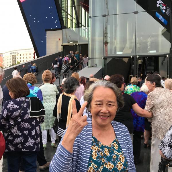 Cô gái 17 tuổi đưa bà đến Sydney xem concert của thần tượng 'gây sốt' cộng đồng mạng vì quá đáng yêu Cô gái 17 tuổi đưa bà đến Sydney xem concert của thần tượng 'gây sốt' cộng đồng mạng vì quá đáng yêu
