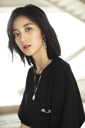 Khám phá profile của dàn trai xinh gái đẹp 9x trong 'Sống Không Dũng Cảm Uổng Phí Thanh Xuân' Khám phá profile của dàn trai xinh gái đẹp 9x trong 'Sống Không Dũng Cảm Uổng Phí Thanh Xuân'