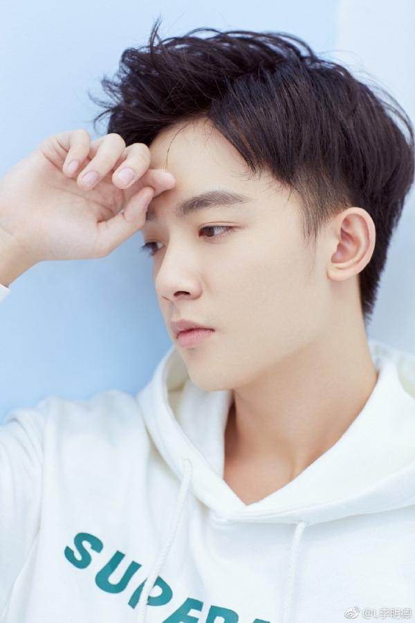 Khám phá profile của dàn trai xinh gái đẹp 9x trong 'Sống Không Dũng Cảm Uổng Phí Thanh Xuân' Khám phá profile của dàn trai xinh gái đẹp 9x trong 'Sống Không Dũng Cảm Uổng Phí Thanh Xuân'