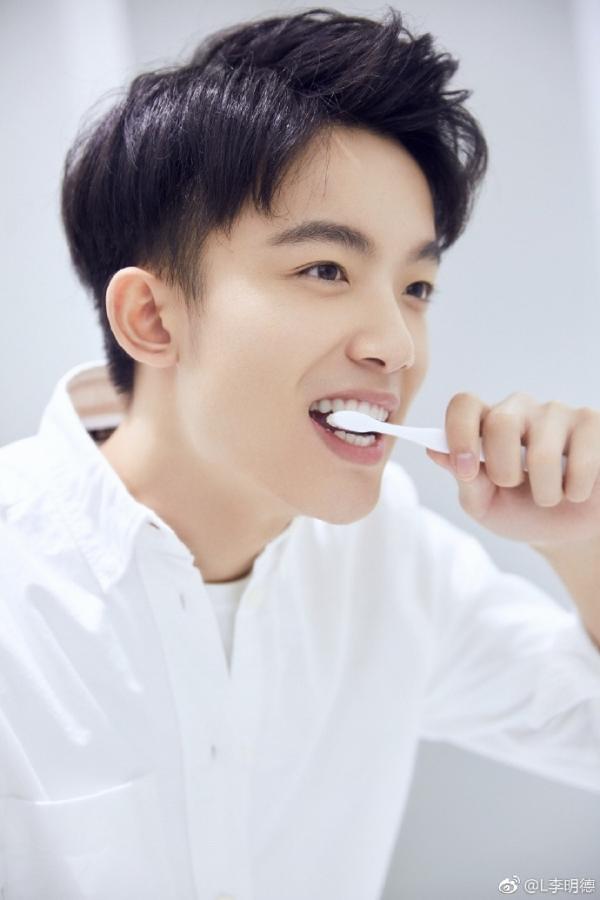 Khám phá profile của dàn trai xinh gái đẹp 9x trong 'Sống Không Dũng Cảm Uổng Phí Thanh Xuân' Khám phá profile của dàn trai xinh gái đẹp 9x trong 'Sống Không Dũng Cảm Uổng Phí Thanh Xuân'