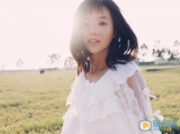 Khám phá profile của dàn trai xinh gái đẹp 9x trong 'Sống Không Dũng Cảm Uổng Phí Thanh Xuân' Khám phá profile của dàn trai xinh gái đẹp 9x trong 'Sống Không Dũng Cảm Uổng Phí Thanh Xuân'