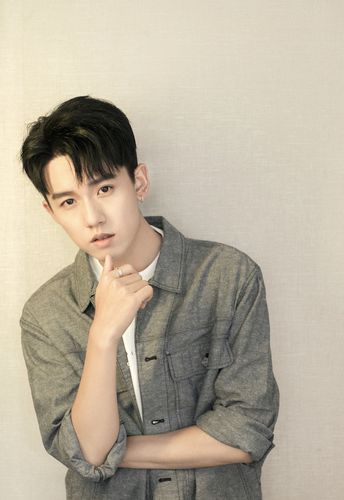 Khám phá profile của dàn trai xinh gái đẹp 9x trong 'Sống Không Dũng Cảm Uổng Phí Thanh Xuân' Khám phá profile của dàn trai xinh gái đẹp 9x trong 'Sống Không Dũng Cảm Uổng Phí Thanh Xuân'