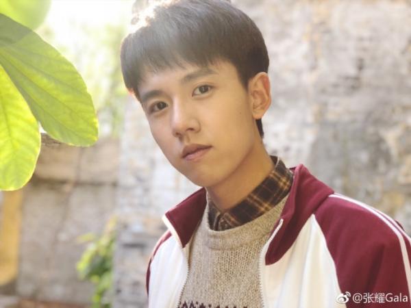 Khám phá profile của dàn trai xinh gái đẹp 9x trong 'Sống Không Dũng Cảm Uổng Phí Thanh Xuân' Khám phá profile của dàn trai xinh gái đẹp 9x trong 'Sống Không Dũng Cảm Uổng Phí Thanh Xuân'