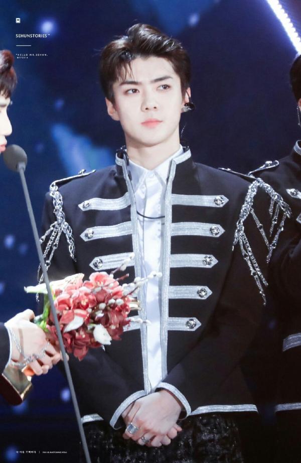 Cộng đồng gay xứ Hàn bình chọn 16 mỹ nam K-Pop có sức mạnh 'bẻ thẳng thành cong' Cộng đồng gay xứ Hàn bình chọn 16 mỹ nam K-Pop có sức mạnh 'bẻ thẳng thành cong'