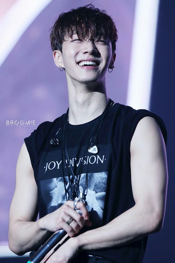 Cộng đồng gay xứ Hàn bình chọn 16 mỹ nam K-Pop có sức mạnh 'bẻ thẳng thành cong' Cộng đồng gay xứ Hàn bình chọn 16 mỹ nam K-Pop có sức mạnh 'bẻ thẳng thành cong'