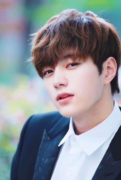 Cộng đồng gay xứ Hàn bình chọn 16 mỹ nam K-Pop có sức mạnh 'bẻ thẳng thành cong' Cộng đồng gay xứ Hàn bình chọn 16 mỹ nam K-Pop có sức mạnh 'bẻ thẳng thành cong'