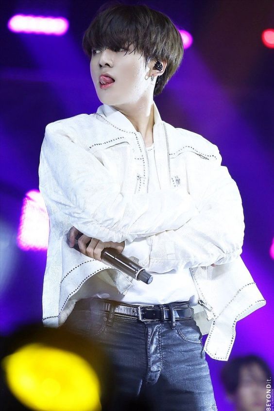 Cộng đồng gay xứ Hàn bình chọn 16 mỹ nam K-Pop có sức mạnh 'bẻ thẳng thành cong' Cộng đồng gay xứ Hàn bình chọn 16 mỹ nam K-Pop có sức mạnh 'bẻ thẳng thành cong'