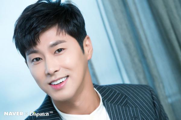 Cộng đồng gay xứ Hàn bình chọn 16 mỹ nam K-Pop có sức mạnh 'bẻ thẳng thành cong' Cộng đồng gay xứ Hàn bình chọn 16 mỹ nam K-Pop có sức mạnh 'bẻ thẳng thành cong'