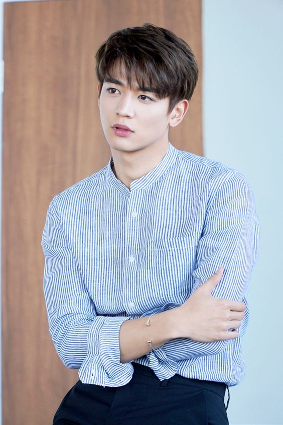 Cộng đồng gay xứ Hàn bình chọn 16 mỹ nam K-Pop có sức mạnh 'bẻ thẳng thành cong' Cộng đồng gay xứ Hàn bình chọn 16 mỹ nam K-Pop có sức mạnh 'bẻ thẳng thành cong'
