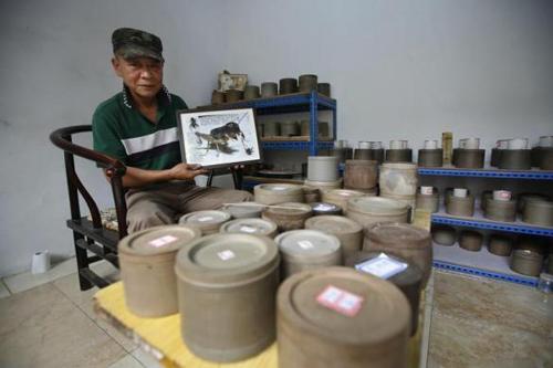 Dân nhà giàu Trung Quốc mua 'một vé về tuổi thơ' bằng cách bỏ 3,2 tỷ đồng đi cá cược chọi dế Dân nhà giàu Trung Quốc mua 'một vé về tuổi thơ' bằng cách bỏ 3,2 tỷ đồng đi cá cược chọi dế