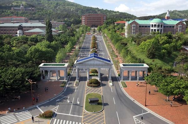 Đại học Keimyung: Ngôi trường đẹp bậc nhất Hàn Quốc, là điểm quay của 100 bộ phim kinh điển Đại học Keimyung: Ngôi trường đẹp bậc nhất Hàn Quốc, là điểm quay của 100 bộ phim kinh điển