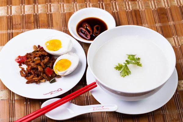 Ăn cháo trong bữa sáng - Thói quen ẩm thực tốt đẹp ở các nước châu Á Ăn cháo trong bữa sáng - Thói quen ẩm thực tốt đẹp ở các nước châu Á