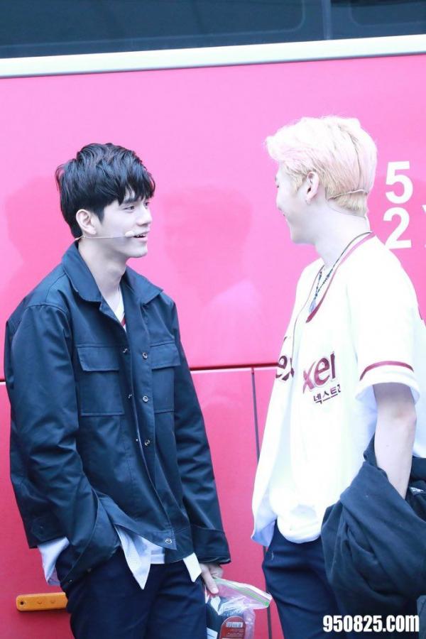 Kang Daniel và Ong Seong Woo: Mối quan hệ hơn cả tình bạn thì được gọi là...? Kang Daniel và Ong Seong Woo: Mối quan hệ hơn cả tình bạn thì được gọi là...?