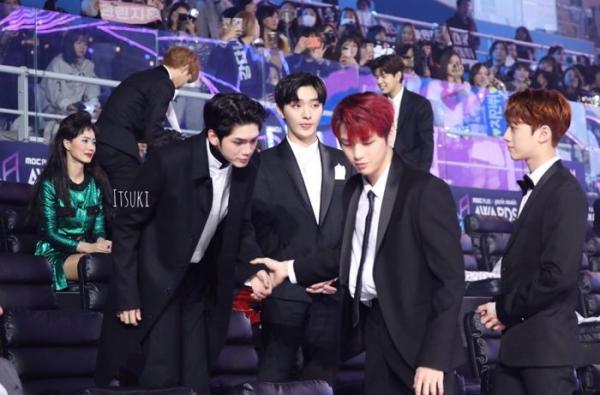 Kang Daniel và Ong Seong Woo: Mối quan hệ hơn cả tình bạn thì được gọi là...? Kang Daniel và Ong Seong Woo: Mối quan hệ hơn cả tình bạn thì được gọi là...?