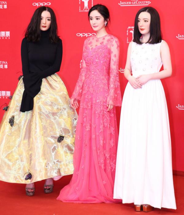 Fans đòi đuổi stylist của Dương Mịch vì 'người ta diện đến thiết kế thu đông, mình mới mặc đồ đầu thu' Fans đòi đuổi stylist của Dương Mịch vì 'người ta diện đến thiết kế thu đông, mình mới mặc đồ đầu thu'