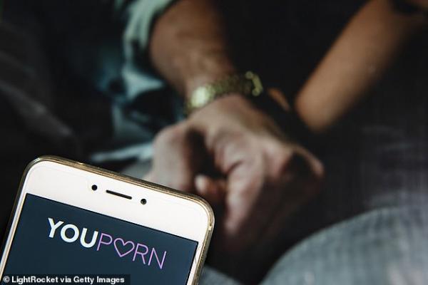 Đỉnh cao thù vặt: Hãy xem cách YouPorn 'trả đũa' khi Starbucks cấm khách xem nội dung 18+? Đỉnh cao thù vặt: Hãy xem cách YouPorn 'trả đũa' khi Starbucks cấm khách xem nội dung 18+?