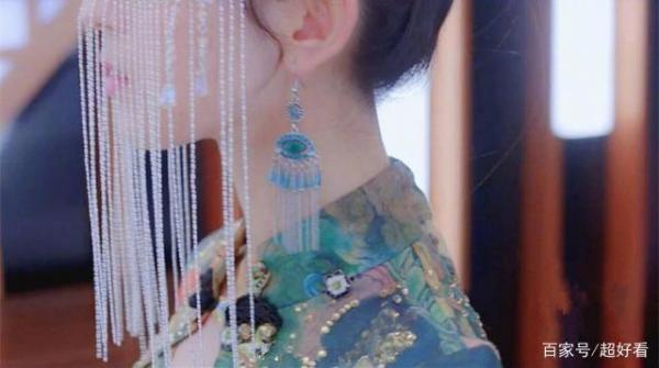 Cbiz xuất hiện 'thần tiên muội muội' đến từ Tân Cương, được khen đẹp hơn cả Nhiệt Ba và Na Trát Cbiz xuất hiện 'thần tiên muội muội' đến từ Tân Cương, được khen đẹp hơn cả Nhiệt Ba và Na Trát