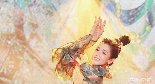 Cbiz xuất hiện 'thần tiên muội muội' đến từ Tân Cương, được khen đẹp hơn cả Nhiệt Ba và Na Trát Cbiz xuất hiện 'thần tiên muội muội' đến từ Tân Cương, được khen đẹp hơn cả Nhiệt Ba và Na Trát
