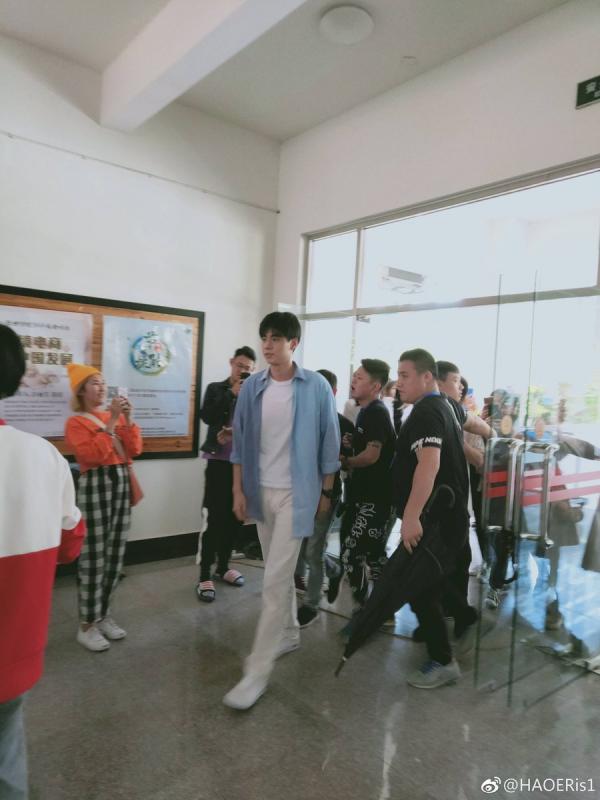 'Giang Thần' Hồ Nhất Thiên đẹp quên lối về trên phim trường 'Thầm Yêu Quất Sinh Hoài Nam' 'Giang Thần' Hồ Nhất Thiên đẹp quên lối về trên phim trường 'Thầm Yêu Quất Sinh Hoài Nam'