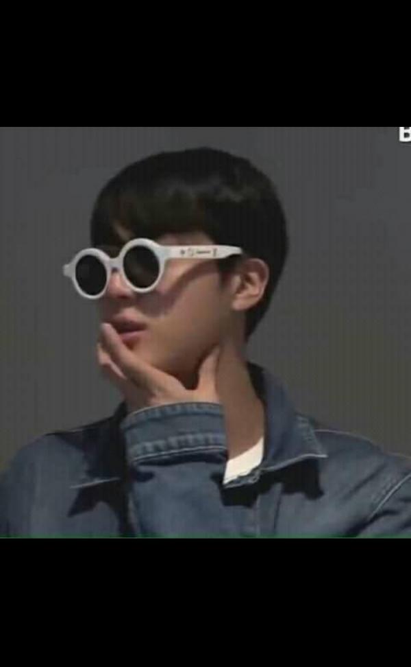 Đúng truyền thống, ARMY tổng tấn công sinh nhật Jin (BTS) bằng bộ ảnh 'dìm hàng' IQ vô cực Đúng truyền thống, ARMY tổng tấn công sinh nhật Jin (BTS) bằng bộ ảnh 'dìm hàng' IQ vô cực