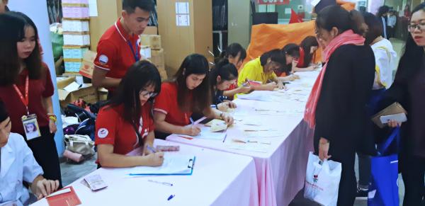 Nhân ngày Quốc Tế Tình Nguyện 5/12, phỏng vấn những bạn trẻ tình nguyện hiến máu tại Hà Nội Nhân ngày Quốc Tế Tình Nguyện 5/12, phỏng vấn những bạn trẻ tình nguyện hiến máu tại Hà Nội