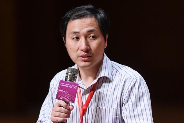 Hiện không rõ tung tích nhà khoa học Trung Quốc tạo ra cặp song sinh chỉnh sửa gen đầu tiên trên thế giới Hiện không rõ tung tích nhà khoa học Trung Quốc tạo ra cặp song sinh chỉnh sửa gen đầu tiên trên thế giới