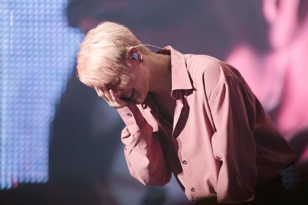 JYJ Junsu bật khóc nói về ý định giải nghệ sau 8 năm không thể xuất hiện trên TV vì bị SM 'phong sát' JYJ Junsu bật khóc nói về ý định giải nghệ sau 8 năm không thể xuất hiện trên TV vì bị SM 'phong sát'