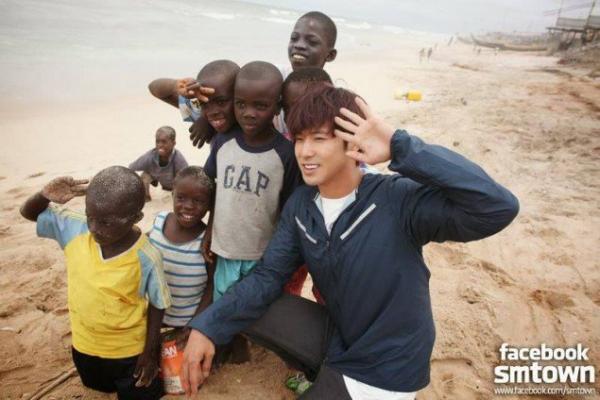 Những món quà xa xỉ bậc nhất fan từng tặng cho idol K-Pop: 'Chúng tôi chẳng có gì ngoài tiền và oppa' Những món quà xa xỉ bậc nhất fan từng tặng cho idol K-Pop: 'Chúng tôi chẳng có gì ngoài tiền và oppa'