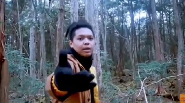YouTuber người Indonesia học Logan Paul quay phim tại rừng tự sát, thậm chí còn cợt nhả hơn YouTuber người Indonesia học Logan Paul quay phim tại rừng tự sát, thậm chí còn cợt nhả hơn