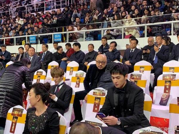 Loạt ảnh hậu trường hài hước của dàn sao Hoa ngữ tại Lễ trao giải Hoa Biểu 2018 Loạt ảnh hậu trường hài hước của dàn sao Hoa ngữ tại Lễ trao giải Hoa Biểu 2018