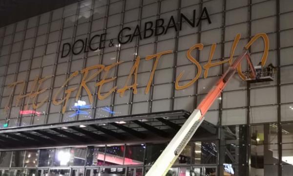 Dân mạng đòi truy lùng 18 người Trung Quốc đến show trình diễn mới của Dolce & Gabbana sau scandal tẩy chay Dân mạng đòi truy lùng 18 người Trung Quốc đến show trình diễn mới của Dolce & Gabbana sau scandal tẩy chay