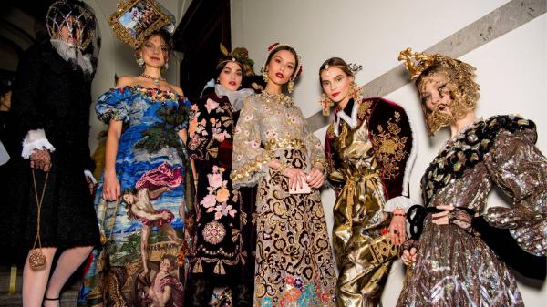 Dân mạng đòi truy lùng 18 người Trung Quốc đến show trình diễn mới của Dolce & Gabbana sau scandal tẩy chay Dân mạng đòi truy lùng 18 người Trung Quốc đến show trình diễn mới của Dolce & Gabbana sau scandal tẩy chay