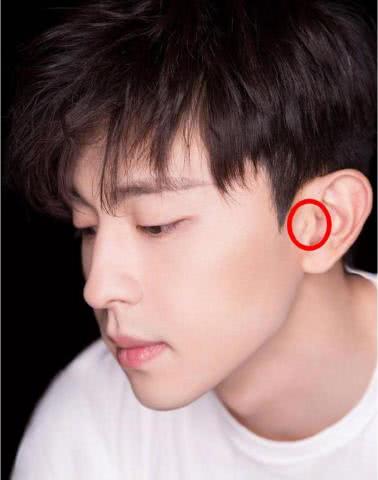 Bạn có biết: Lưu Thi Thi và Đặng Luân đều có nốt ruồi may mắn, là tướng đại phú đại quý trong tử vi Bạn có biết: Lưu Thi Thi và Đặng Luân đều có nốt ruồi may mắn, là tướng đại phú đại quý trong tử vi