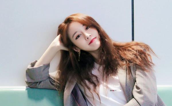 Sự thật đáng sợ đằng sau video Jiyeon 'chảnh chọe, bắt nạt Hwa Young' trên sân khấu 6 năm trước Sự thật đáng sợ đằng sau video Jiyeon 'chảnh chọe, bắt nạt Hwa Young' trên sân khấu 6 năm trước