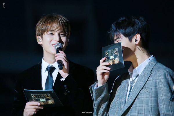 Jihoon và V dẫn đầu danh sách 5 cặp đôi 'nam - nam' được yêu thích nhất K-Pop 2018 Jihoon và V dẫn đầu danh sách 5 cặp đôi 'nam - nam' được yêu thích nhất K-Pop 2018