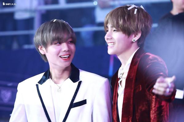 Jihoon và V dẫn đầu danh sách 5 cặp đôi 'nam - nam' được yêu thích nhất K-Pop 2018 Jihoon và V dẫn đầu danh sách 5 cặp đôi 'nam - nam' được yêu thích nhất K-Pop 2018