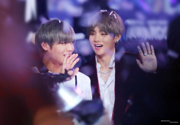 Jihoon và V dẫn đầu danh sách 5 cặp đôi 'nam - nam' được yêu thích nhất K-Pop 2018 Jihoon và V dẫn đầu danh sách 5 cặp đôi 'nam - nam' được yêu thích nhất K-Pop 2018