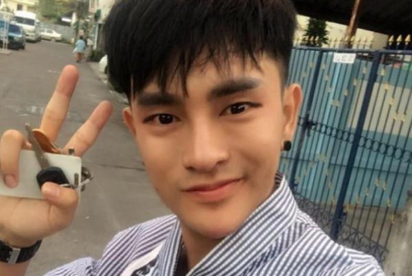 Sau 30 cuộc phẫu thuật, chàng trai bán giày lột xác và nổi tiếng nhờ trở thành Minho của Thái Lan Sau 30 cuộc phẫu thuật, chàng trai bán giày lột xác và nổi tiếng nhờ trở thành Minho của Thái Lan