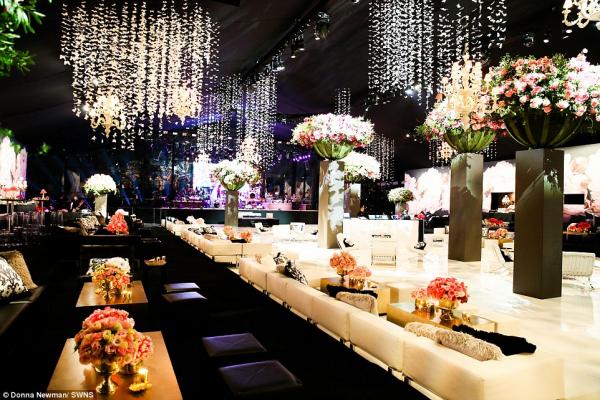'Rich kid' Mỹ tổ chức sinh nhật tuổi 15, tiêu hết 140 tỉ VNĐ của bố mẹ trong một đêm 'Rich kid' Mỹ tổ chức sinh nhật tuổi 15, tiêu hết 140 tỉ VNĐ của bố mẹ trong một đêm