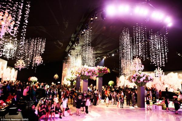 'Rich kid' Mỹ tổ chức sinh nhật tuổi 15, tiêu hết 140 tỉ VNĐ của bố mẹ trong một đêm 'Rich kid' Mỹ tổ chức sinh nhật tuổi 15, tiêu hết 140 tỉ VNĐ của bố mẹ trong một đêm