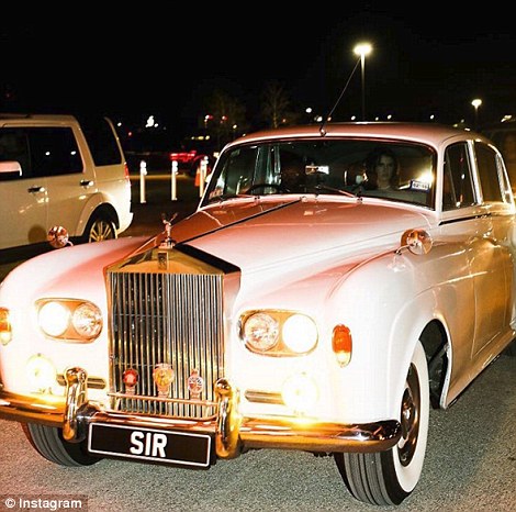 'Rich kid' Mỹ tổ chức sinh nhật tuổi 15, tiêu hết 140 tỉ VNĐ của bố mẹ trong một đêm 'Rich kid' Mỹ tổ chức sinh nhật tuổi 15, tiêu hết 140 tỉ VNĐ của bố mẹ trong một đêm