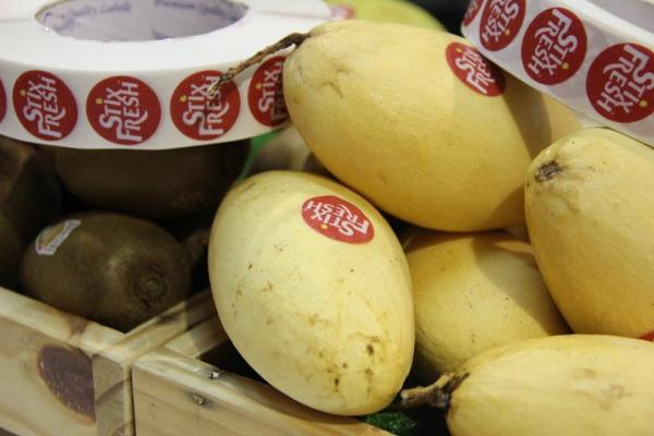 Chỉ với 1 nhãn dán nhỏ xíu, trái cây sẽ tươi ngon đến tận 2 tuần Chỉ với 1 nhãn dán nhỏ xíu, trái cây sẽ tươi ngon đến tận 2 tuần