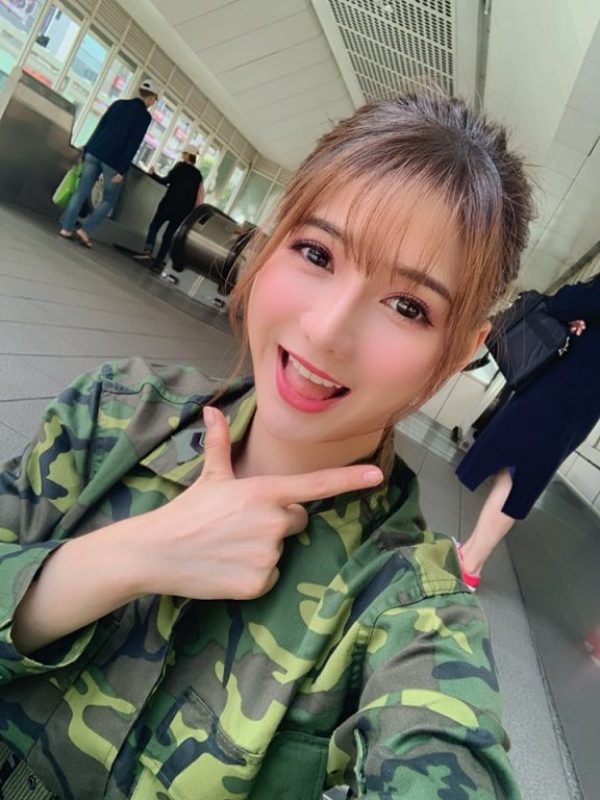 Quá xinh đẹp, cô gái giúp mẹ bán cá gây vỡ chợ từ sáng sớm Quá xinh đẹp, cô gái giúp mẹ bán cá gây vỡ chợ từ sáng sớm
