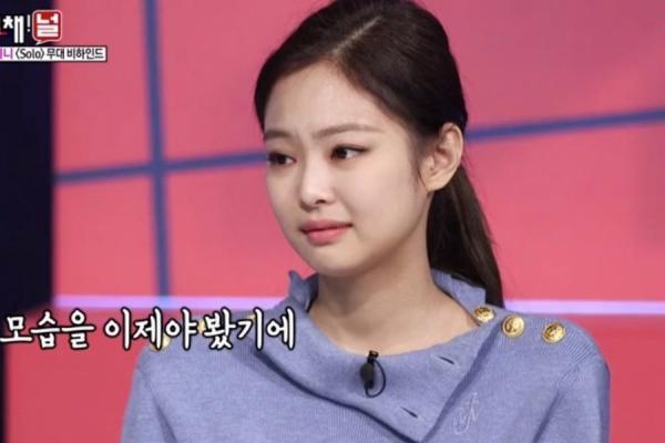 Mệt mỏi vì bão dư luận, Jennie rưng rưng nước mắt khi biết được hành động này của Jisoo Mệt mỏi vì bão dư luận, Jennie rưng rưng nước mắt khi biết được hành động này của Jisoo