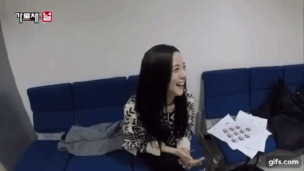 Mệt mỏi vì bão dư luận, Jennie rưng rưng nước mắt khi biết được hành động này của Jisoo Mệt mỏi vì bão dư luận, Jennie rưng rưng nước mắt khi biết được hành động này của Jisoo