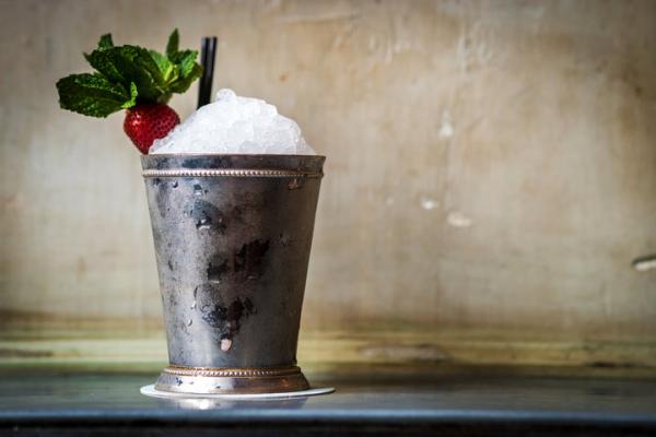 Thì ra đây là lý do tại sao các loại cocktail luôn đắt đỏ Thì ra đây là lý do tại sao các loại cocktail luôn đắt đỏ
